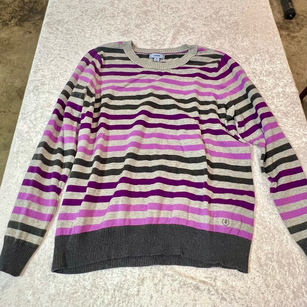 Woman’s IZOD sweater-size XL (but fits like a LG)